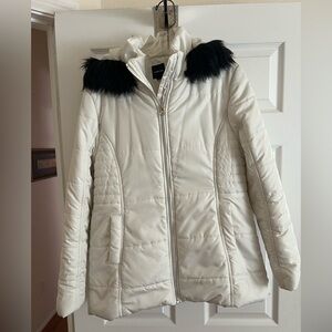 Rampage Ladies White Puffer Jacket with Faux Black Fur Trimmed Hood. Size L